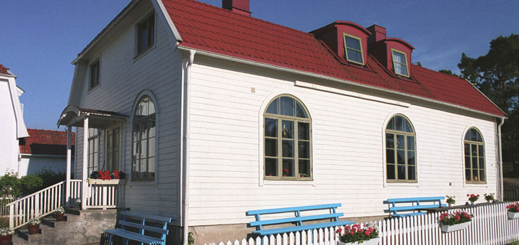 Picture of the mission house.